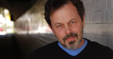 Curtis Armstrong net worth