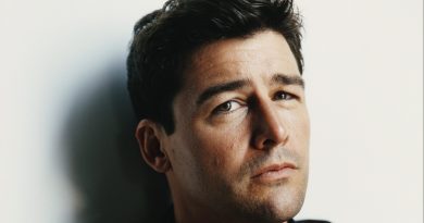 Kyle Chandler net worth