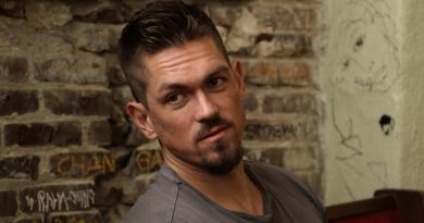 Steve Howey net worth