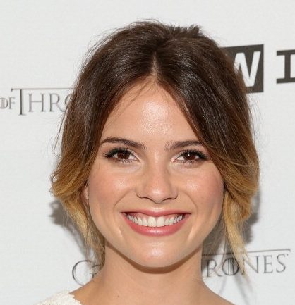 Shelley Hennig Net Worth