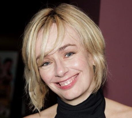 Lucy DeCoutere Net Worth