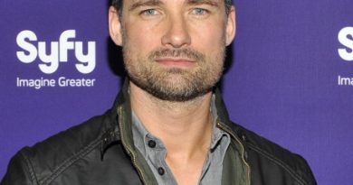 Warren Christie Net Worth