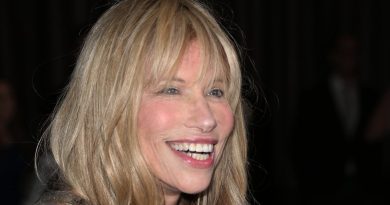 How Rich is Carly Simon