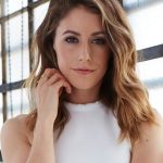 How Rich is Amanda Crew