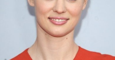 How Rich is Deborah Ann Woll