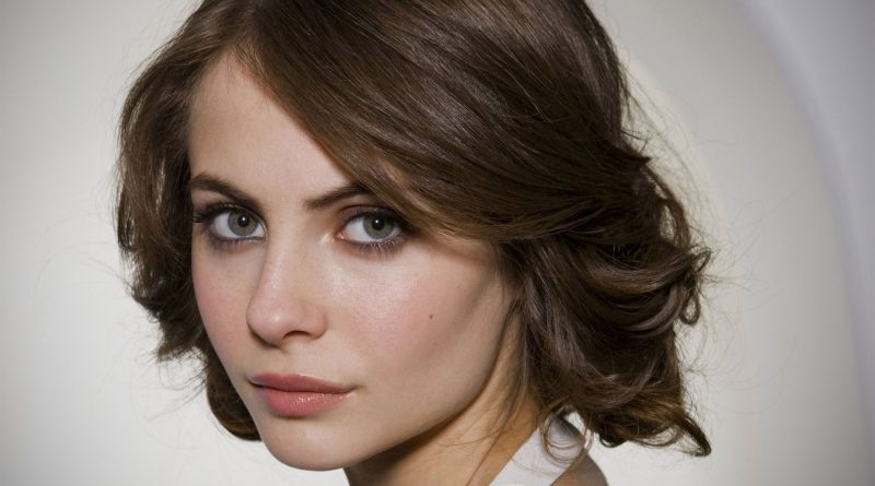 How Rich is Willa Holland