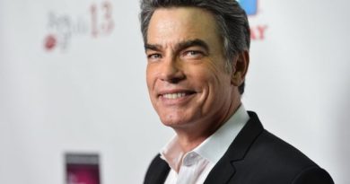 Peter Gallagher Net Worth